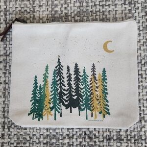 NWOT SMALL POTLUCK PRESS BAG WITH WOODED PRINT